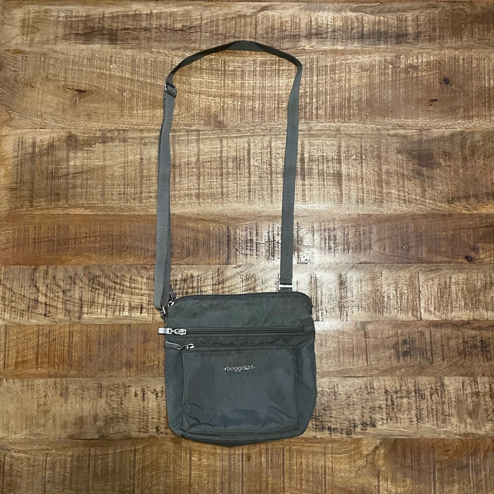 Baggallini Pocket Crossbody